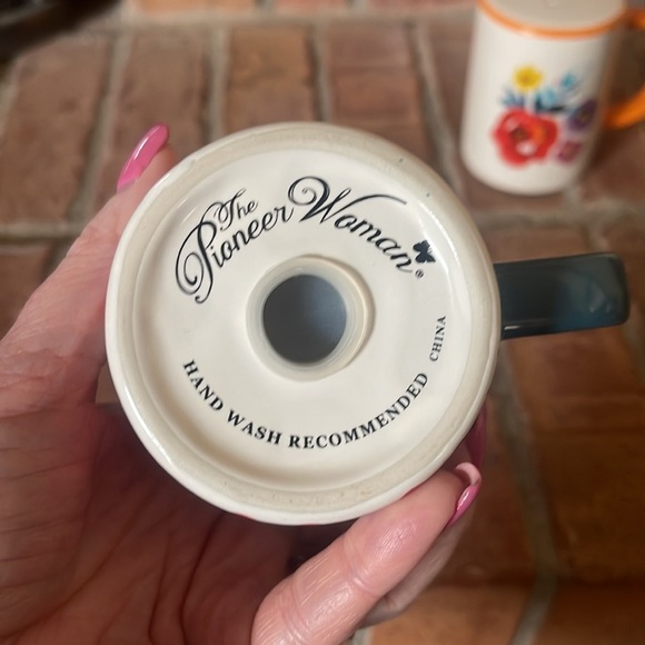 The Pioneer Woman Ceramic Floral Handled Salt & Pepper Shakers - Picture 4 of 6